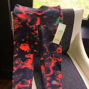 Alo leggings *NEW* Volcano Lightning size M